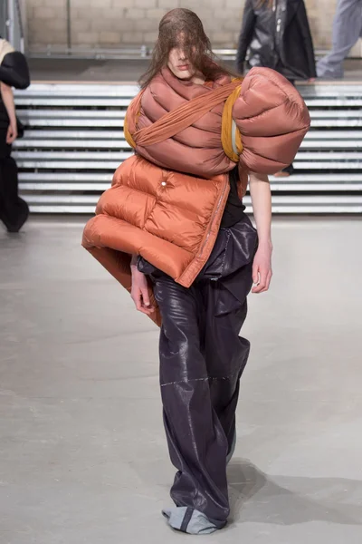 Look 12